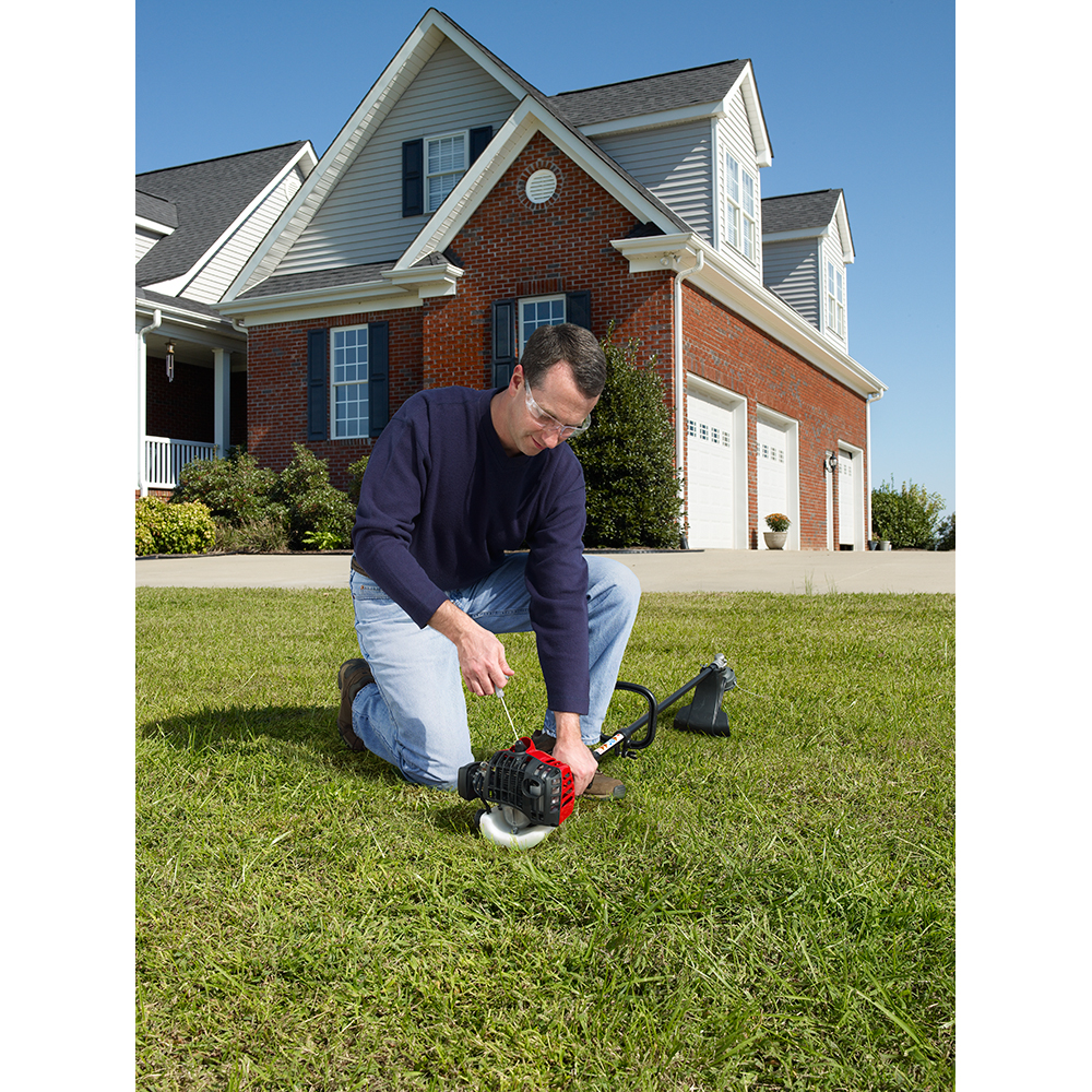 HOMELITE 26cc 17 In. Gas 2Cycle String Trimmer